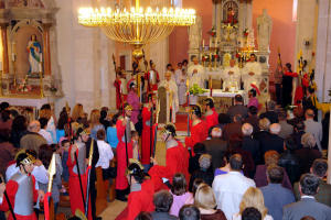 Sveano postrojavanje u crkvi