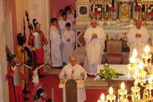 upnik fra Duan Dimbeg predvodi Misu ...