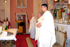 ... uz koncelebraciju fra Boe Lovria, fra Mirka Buljca i fra Domagoja Volarevia